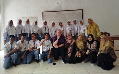 Meet Up Para Siswa dengan Native Speaker dari USA di SMK Ma'arif